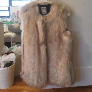 Zara faux fur vest w pockets